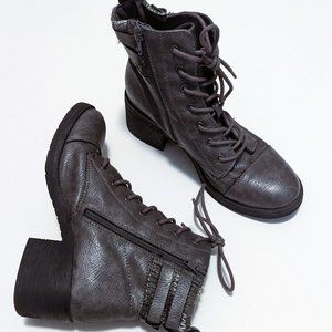 Rampage Gray Women's Boots - Size 7.5 🩷
